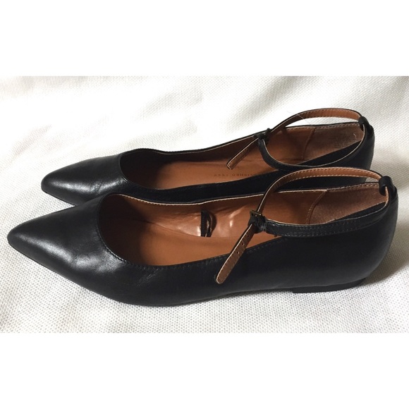 gap black flats